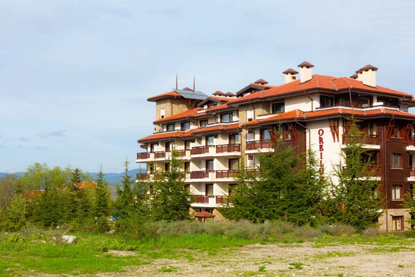 Hotel Orbilux, Bansko, Bulgaria, vista de primavera — Foto de Stock