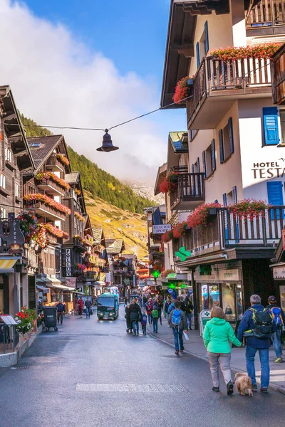 Zermatt Zwitserland Oktober 2019 Stadsgezicht Hoofdstraat Het Beroemde Zwitserse Skigebied — Stockfoto