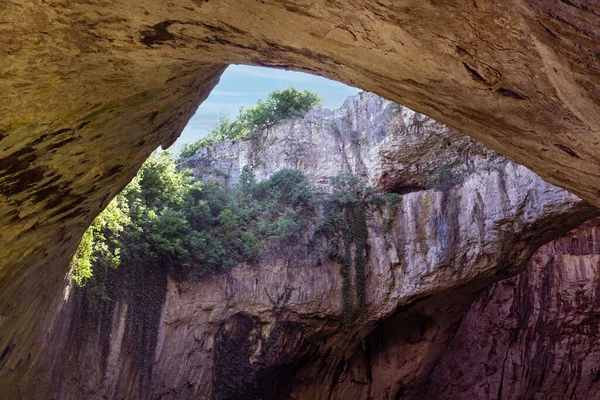 Devetashka Caverna na Bulgária, vista interior — Fotografia de Stock