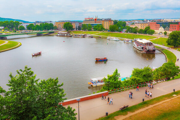 Вид на реку Вислу в Кракове, Польша