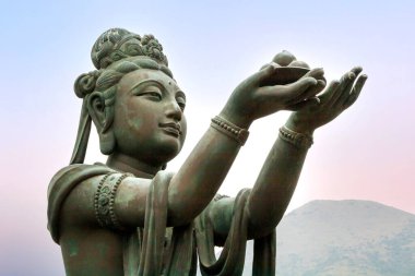 Tian Tan Buddha yakınlarındaki bronz heykel, Hong Kong