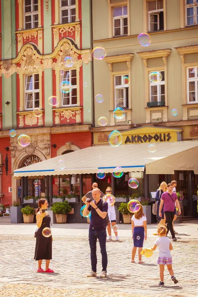 Wroclaw Polônia Junho 2019 Pessoas Bolhas Praça Mercado Rynek Cidade — Fotografia de Stock