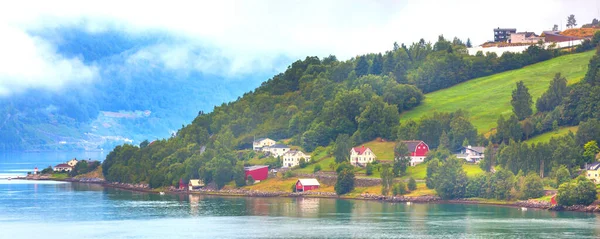 Norvège fjord paysage de village d'été — Photo