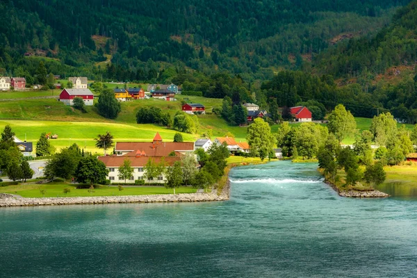 Norvège, Loen village paysage près de Olden — Photo
