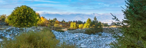Herbstlandschaft mit Rila-Gebirge, Bulgarien — Stockfoto