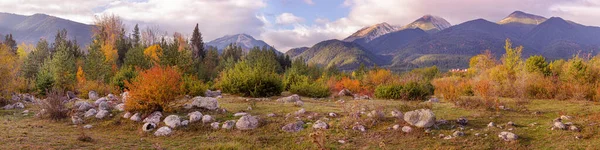 Bulgaristan ve Bansko bayrağı, Sonbahar Pirin dağları — Stok fotoğraf