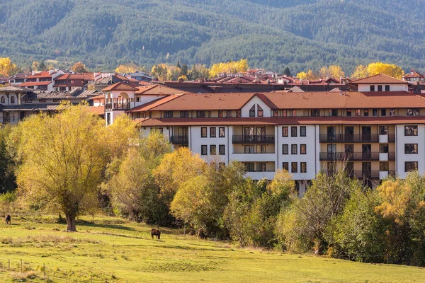 Bansko, Bulgarien, stad höst panorama — Stockfoto