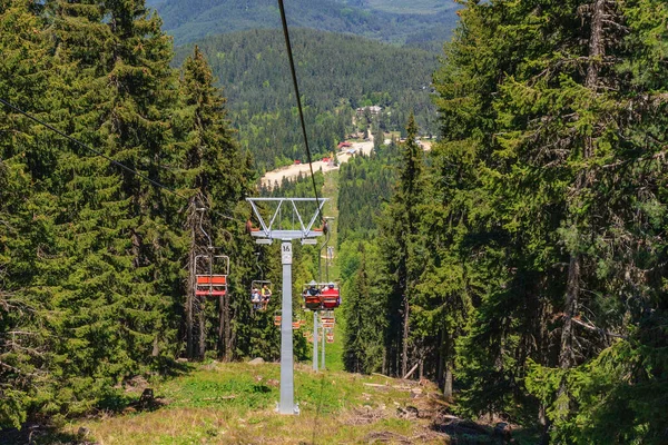 Elevador de cadeira Dobrinishte para cabana Bezbog, Bulgária — Fotografia de Stock