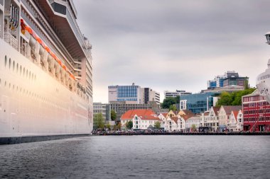 Stavanger, Norveç şehir merkezi ve yolcu gemisi