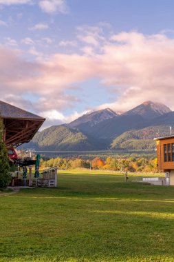 Bulgaristan, Bansko evleri ve Pirin dağları