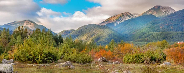 Bulgaristan ve Bansko bayrağı, Sonbahar Pirin dağları — Stok fotoğraf