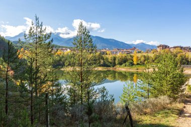 Bansko, Bulgaristan göl manzaralı sonbahar manzarası