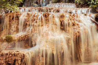 Kruşuna şelaleleri su terasları ve havuzları, Bulgaristan 'daki en büyük travertin çağlayanı.