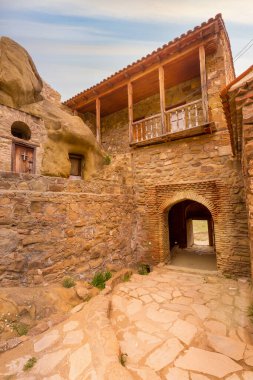 Gürcistan'da David Gareji veya Garedja mağara manastırı, Kakheti bölgesi, gün batımı görünümü