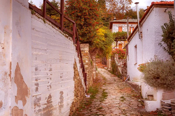 Вид на улицу в деревне Макриница, Пилио, Греция — стоковое фото