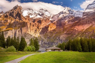 Kandersteg, İsviçre günbatımı dağ manzarası