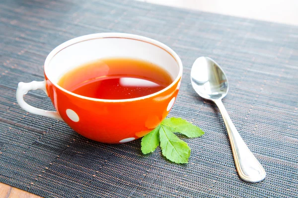 Tazza rossa di tè — Foto Stock