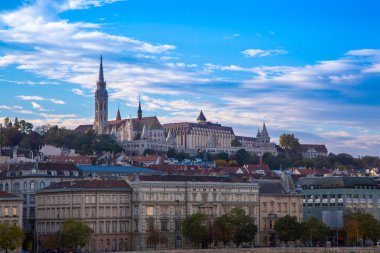 Budapeşte St Matthias kilisede Buda bölümünün görünümünü