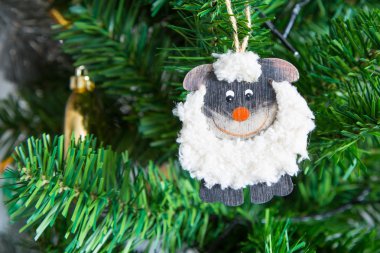 Yeni yıl kartı koyun 2015 sembolü ile