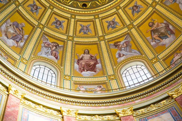 Interior of Szent Istvan basilica in Budapest — Stock Photo, Image