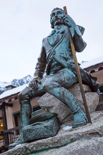 Famous mountaineer and scientist Dr Gabriel Paccard statue, Chamonix, France — Stock Photo, Image