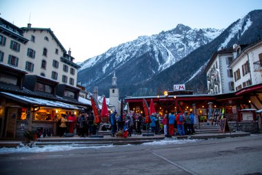 Açık Bar Chamonix şehrin Fransız Alpleri'nde, Fransa