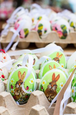 Renkli boyalı Paskalya yumurtaları