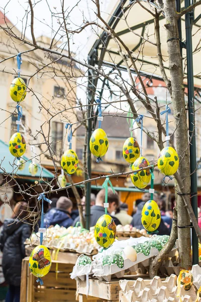 Colorful painted Easter eggs on the tree — Stock Photo, Image