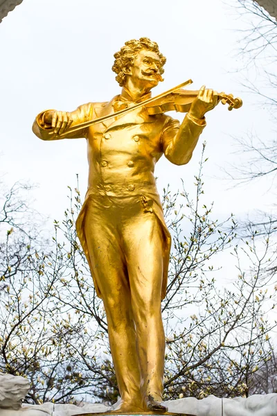 Estatua de cerca de Johann Strauss, Stadtpark en Viena, Austria — Foto de Stock