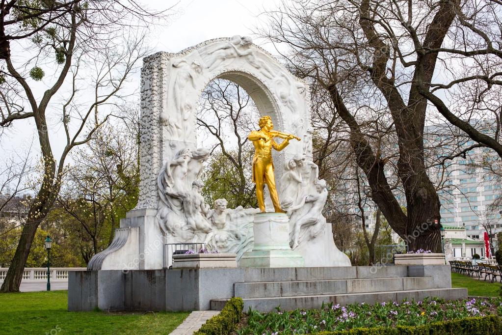 Statue of Johann Strauss,  Stadtpark in Vienna, Austria