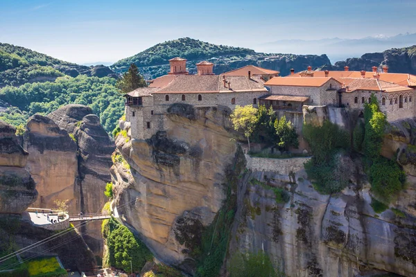 Varlaam kutsal Manastırı Uçurumdaki Meteora kayalar, Yunanistan — Stok fotoğraf