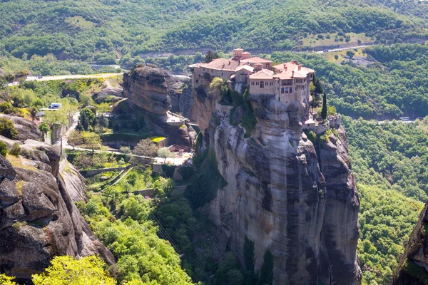The Holy Monastery of Varlaam on the cliff at Meteora rocks, Greece — Stock Photo, Image
