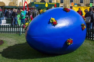 Büyük mavi Paskalya yumurta Viyana holiday Market