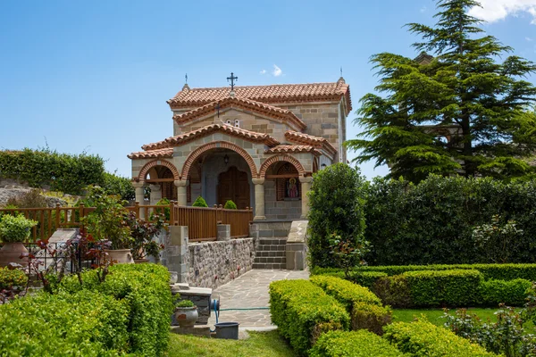 Parte del monasterio de Agios Stefanos St Stefan en el acantilado de Meteora, Grecia — Foto de Stock