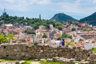 İki kale duvarı oturan ve Plovdiv kenti, Bulgaristan arıyorsunuz