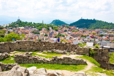 İki kale duvarı oturan ve Plovdiv kenti, Bulgaristan arıyorsunuz
