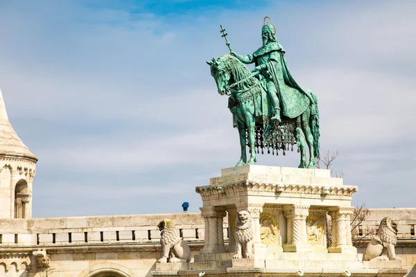 Статуя верховой езды, Стефан I Венгерский, Рыбацкий бастион, Будапешт — стоковое фото