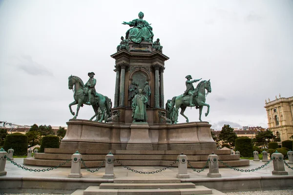 İmparatoriçe Maria Theresa Viyana'da tasvir eden heykel — Stok fotoğraf