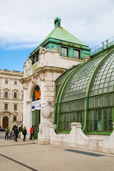 Entrance to Schmetterling haus or butterfly house in Vienna — Stock Photo, Image