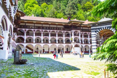 Ünlü Rila Manastırı, Bulgaristan topraklarında turist