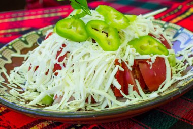 Bulgar Shopsky salata domates, salatalık ve peynir yapılmış