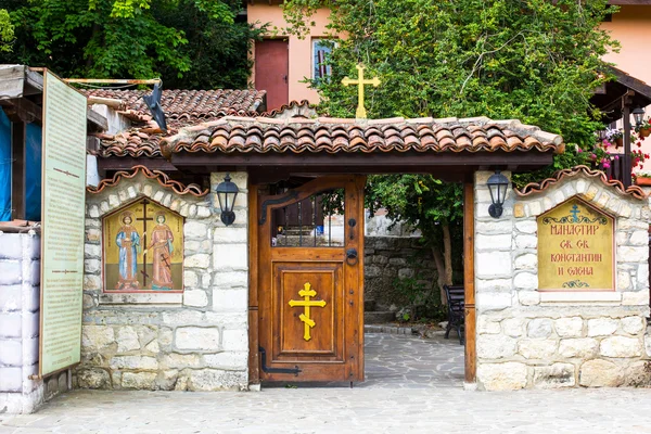 Entrada del Monasterio de San Juan Constantino y Helena cerca de Varna , — Foto de Stock