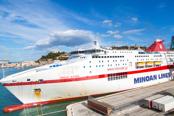 Паромы минойских линий в Порт-Анконе
