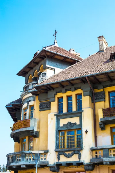 Parte do belo edifício na Cidade Velha, Brasov, Roménia — Fotografia de Stock