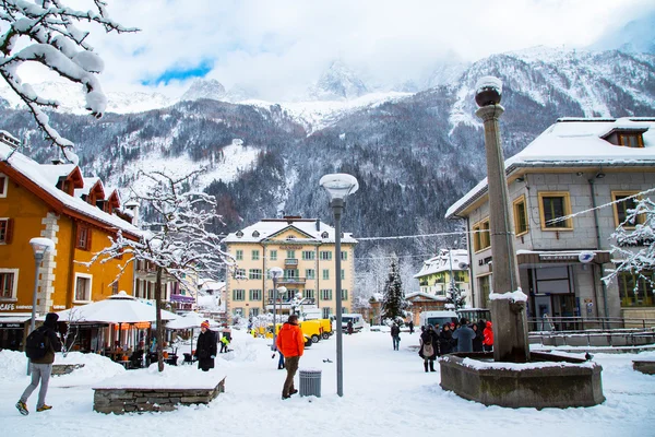 Sokak Görünümü'nde Chamonix kasaba, French Alps, Fransa — Stok fotoğraf