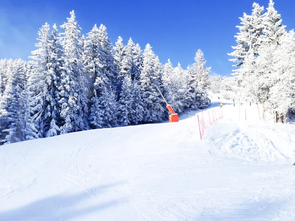 Pistas de esquí en las montañas de Les Houches estación de invierno, Alpes franceses — Foto de Stock