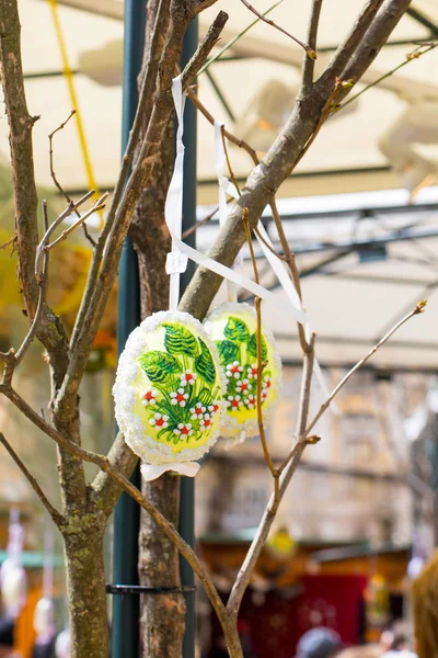 Colorful painted Easter eggs on the tree — Stock Photo, Image