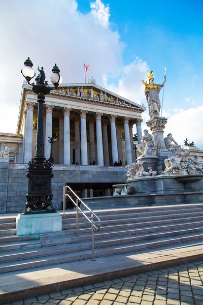 Estatua de Palas Atenea frente al Parlamento austriaco, Viena, Austria —  Fotos de Stock