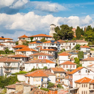 Kırmızı çatılar ve kule Ohri, Makedonya Cumhuriyeti ile evler