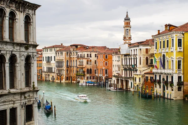 Day view of canal in Venice, houses and boat — Stock Photo, Image